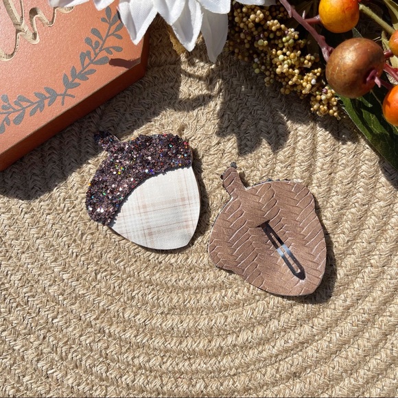 JEWELED ART Handcrafted | Almond Plaid Acorn Snap Clip | Fall Collection ๐๐ - Picture 2 of 4